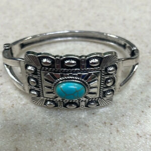 Turquoise, color silver, paparazzi bracelet.